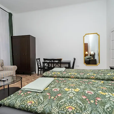 Ghetto - Gozsdu Stnd- Pollack Budapest