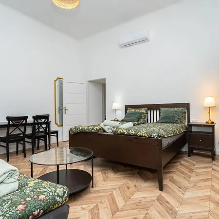 Ghetto - Gozsdu Stnd- Pollack